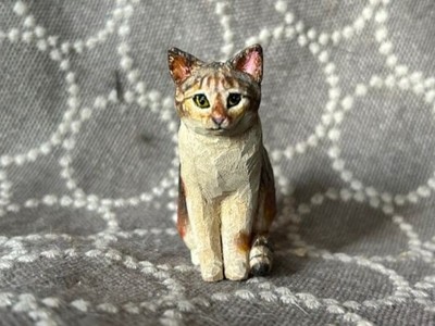 作品イメージ「おすわりポーズのネコ」