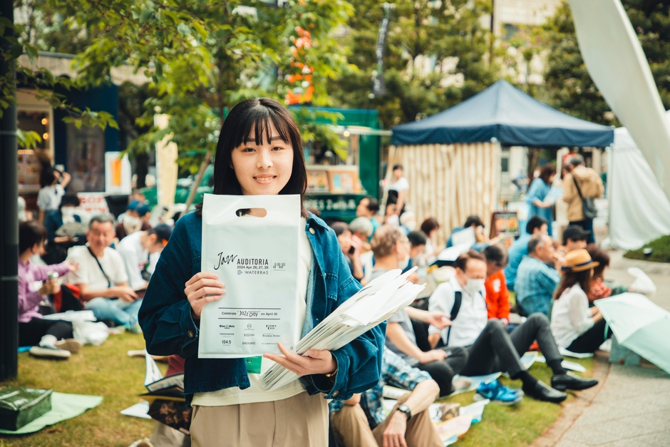 ボランティアスタッフ Photo by Tsuneo Koga