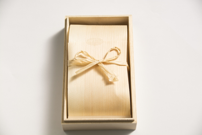 パッケージ「天然の包材“経木”」