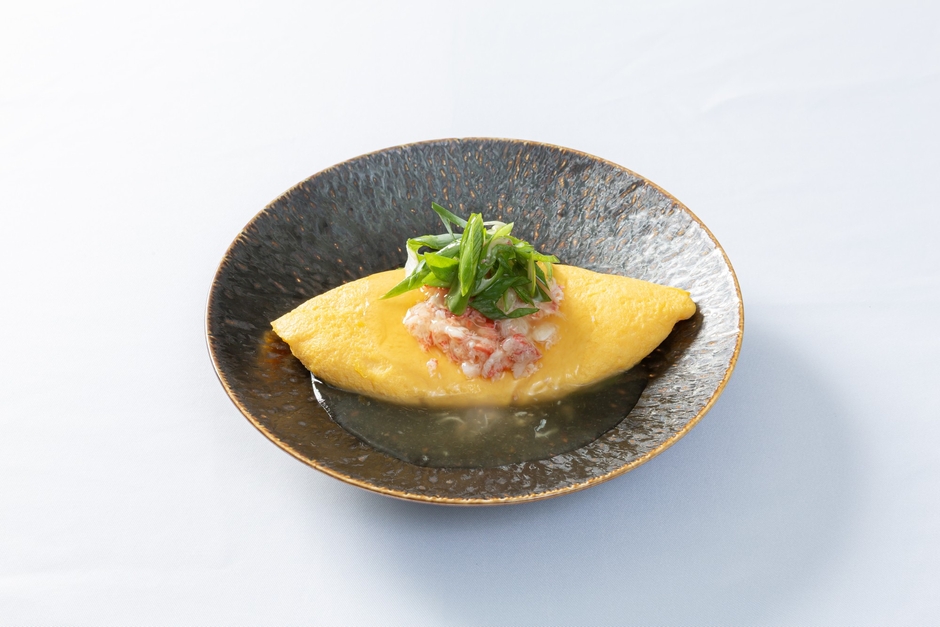 カニと九条ネギのオムレツ 聖護院かぶらの餡掛け