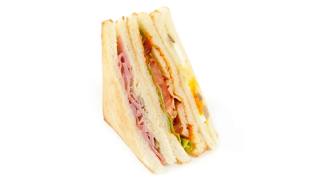 きのことチキンのクラブハウスサンド