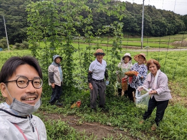 収穫を町民の皆さんと