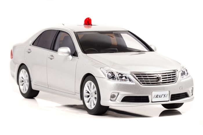 1/18 クラウン 2011 交通覆面:右前