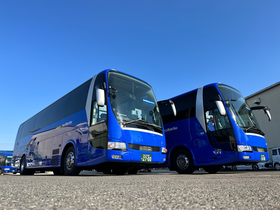 当路線で使用する高速乗合バス車両 (三菱ふそう エアロクィーン)