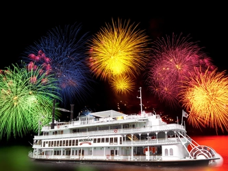 8月6日（木）湖面を染める約1万発の大花火を船上の特等席で鑑賞！
『ミシガン花火鑑賞船』の抽選受付を開始します
