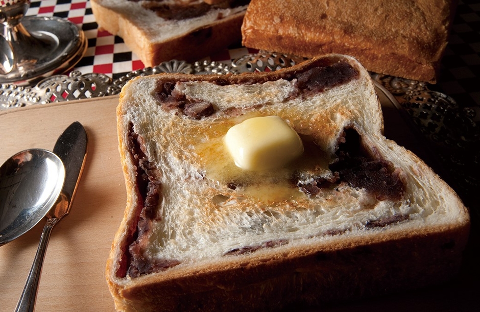 あんこはもうたくさん!あんこ中毒な太っちょ王様のあん食パン(一斤:430円+税)