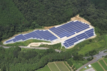 エクソル、福知山市で自社太陽光発電所の電力を公共施設で活用開始　 ～特定卸供給により地域内での再エネ地産地消を推進～