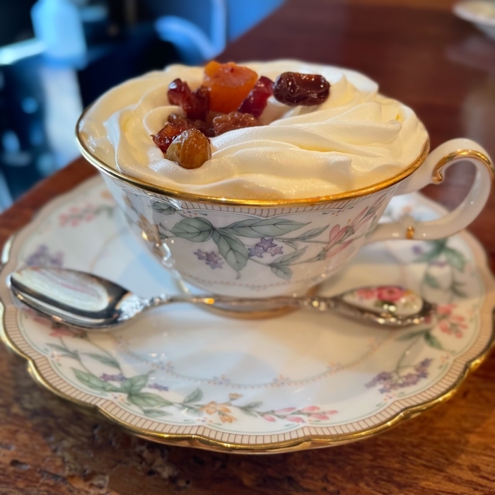 ロイヤルミルクティラムレーズン乗せ