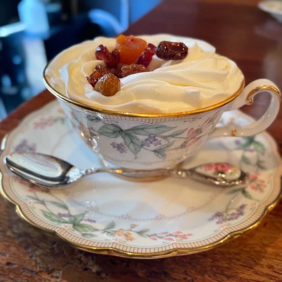 ロイヤルミルクティラムレーズン乗せ