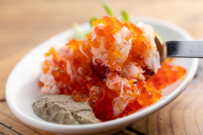 名物カサバ盛りを豪快に