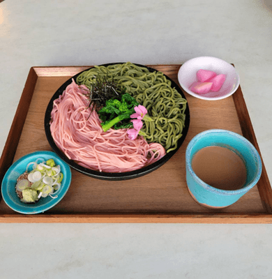 桜そばと足柄茶そば「冷」～ごまだれ～