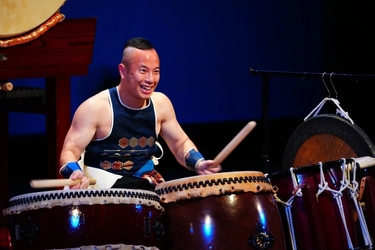 和太鼓奏者の塚本隼也、3名しか選ばれない 「BNIグローバル・コンベンション2024」出演アーティストに選出 　日本の鼓動を世界に届けるためクラウドファンディングを実施