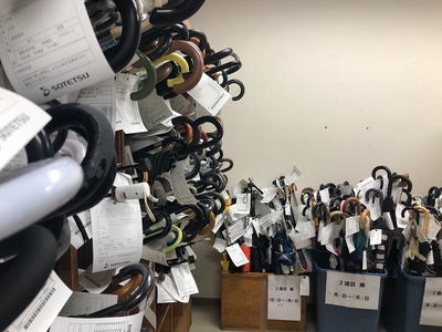 集められた忘れ物の傘(お忘れ物センター)