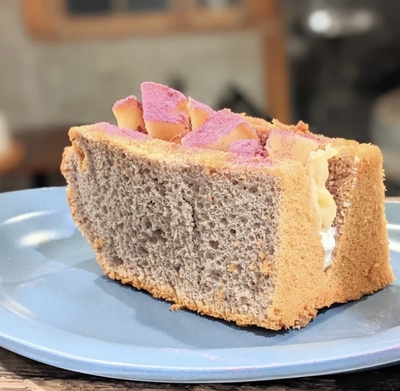 焼き芋シフォンケーキ　価格550円(税込)
