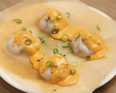 とろ〜りチーズの羽根つき焼小籠包 450円