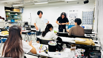 2025年度「工・芸制作演習」の授業風景