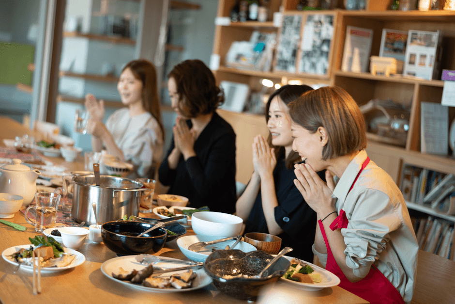 宝鳥花菜の食事会の様子
