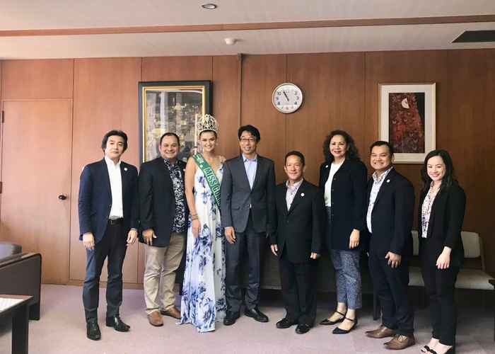 柏市長 表敬訪問(左端) GVB日本代表 金子宗司、(中央左)秋山浩保 柏市長、(中央右)GVB理事長 P.ソニー・アダ、(左より3人目) GVB局長 ピラー・ラグアナ