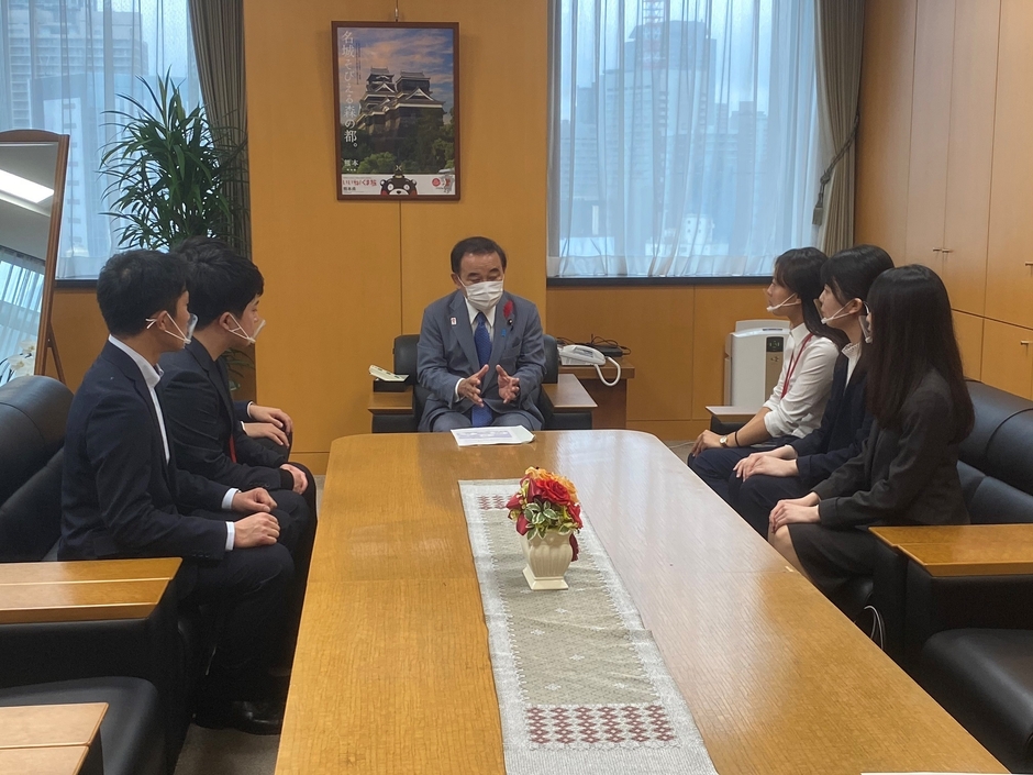 坂本大臣と学生との意見交換(2)