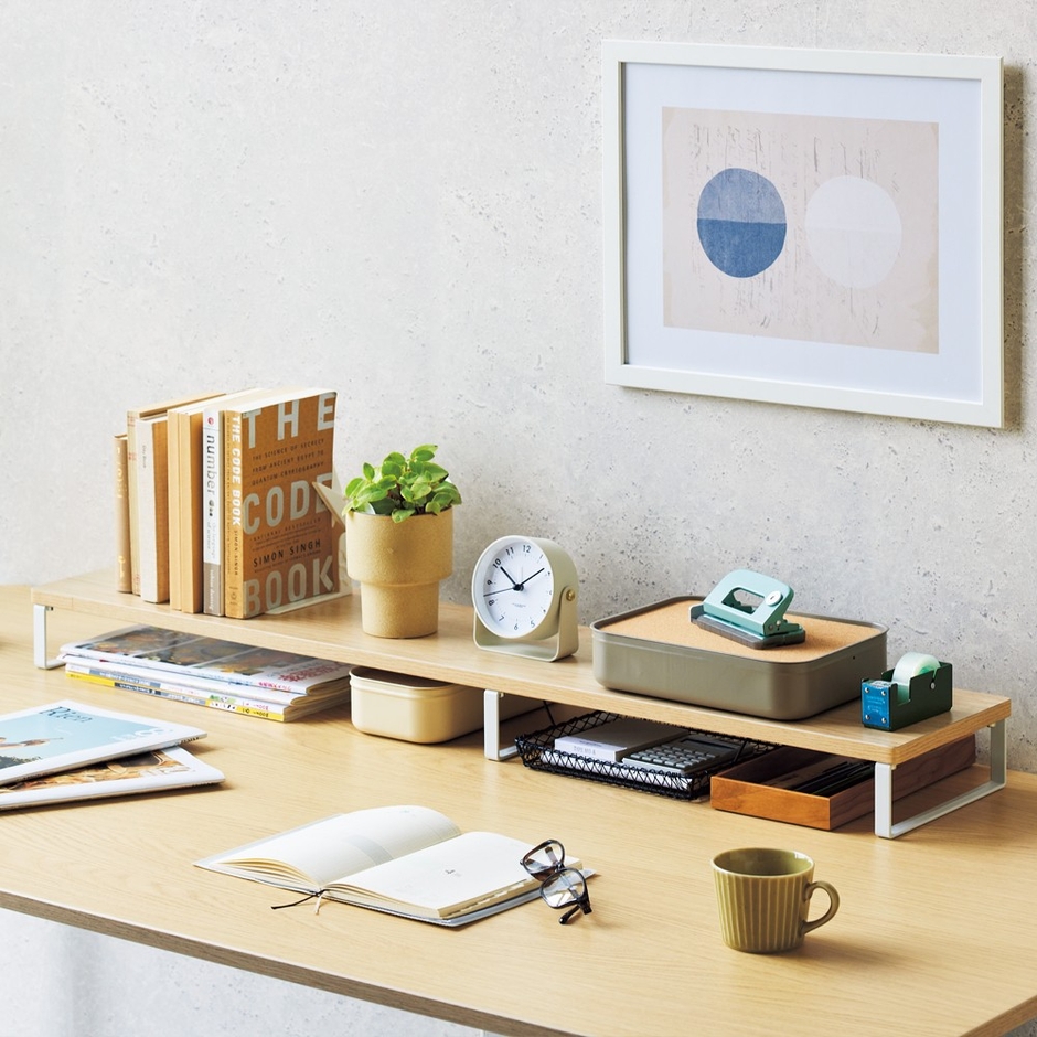 机上の棚としても使用可能。