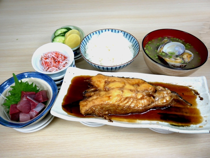 魚屋の煮魚定食　1&#44;480円(税込)