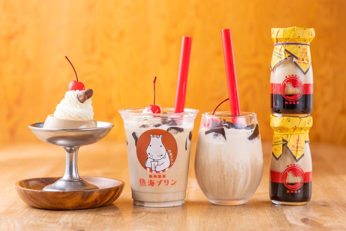 コラボコーヒー皿プリン(左)、コラボコーヒーシェイク(右)