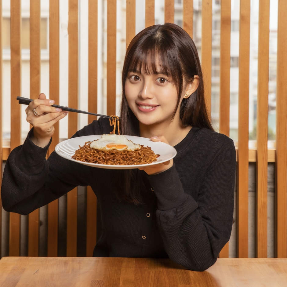 Qoo10 Presents「ドラマ観ながら、なに食べよ?」『それだけが、僕の世界』編