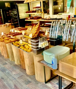 神奈川県、創業55年の老舗パン屋が、 キャンプをテーマに新店舗「ブレッドキャンプふくふく」を 8月22日にグランドオープン！