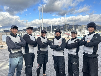 大会初優勝を目指す現役チームの選手たち。左から小林、藤浪、中野、三浦、佐藤、古川の各選手