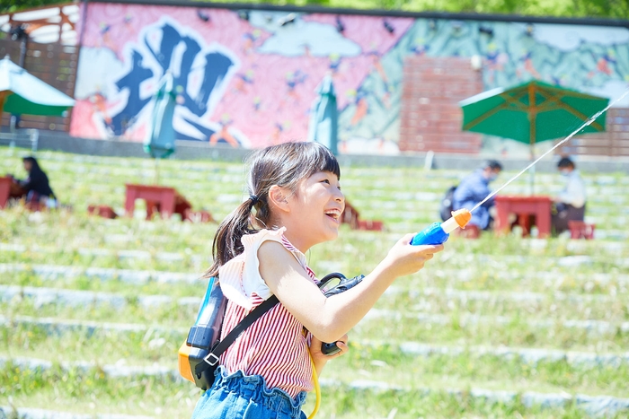 ▲ウォーターガンで相手の“ポイ”を撃ち抜け!