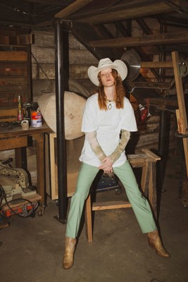【LADIES】着用イメージ Wrangler Wrancher Dress Jeans