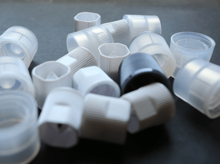 洗浄されたカラーキャップ