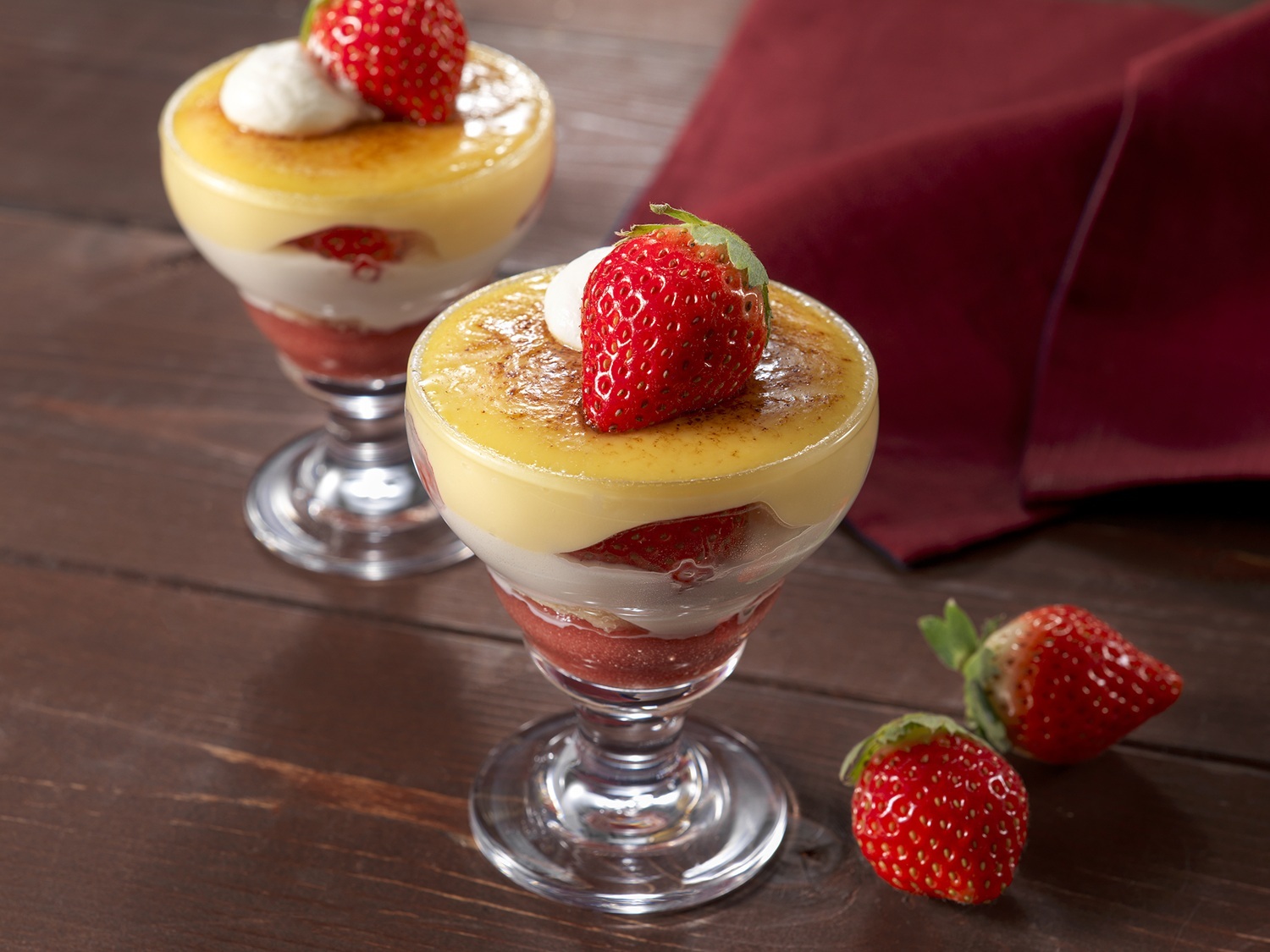 苺のブリュレパフェ