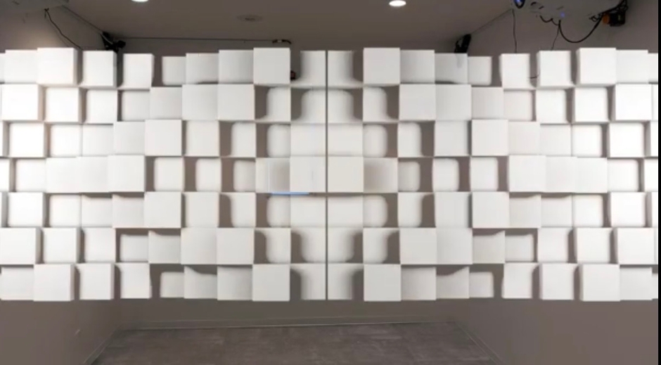 部屋の壁が崩れて冒険がスタート