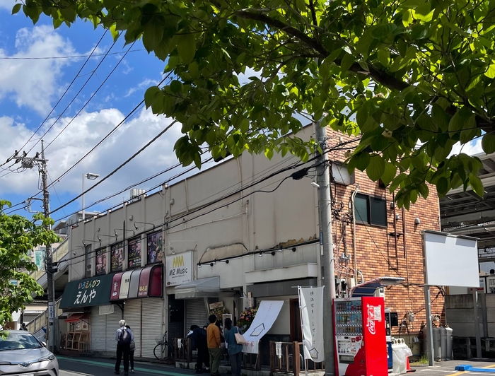 オープン前から行列が