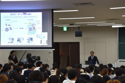 1年生約300人が受講