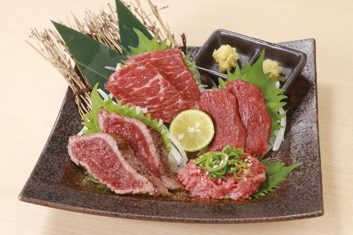 【山内農場】桜肉刺し四種盛り合せ