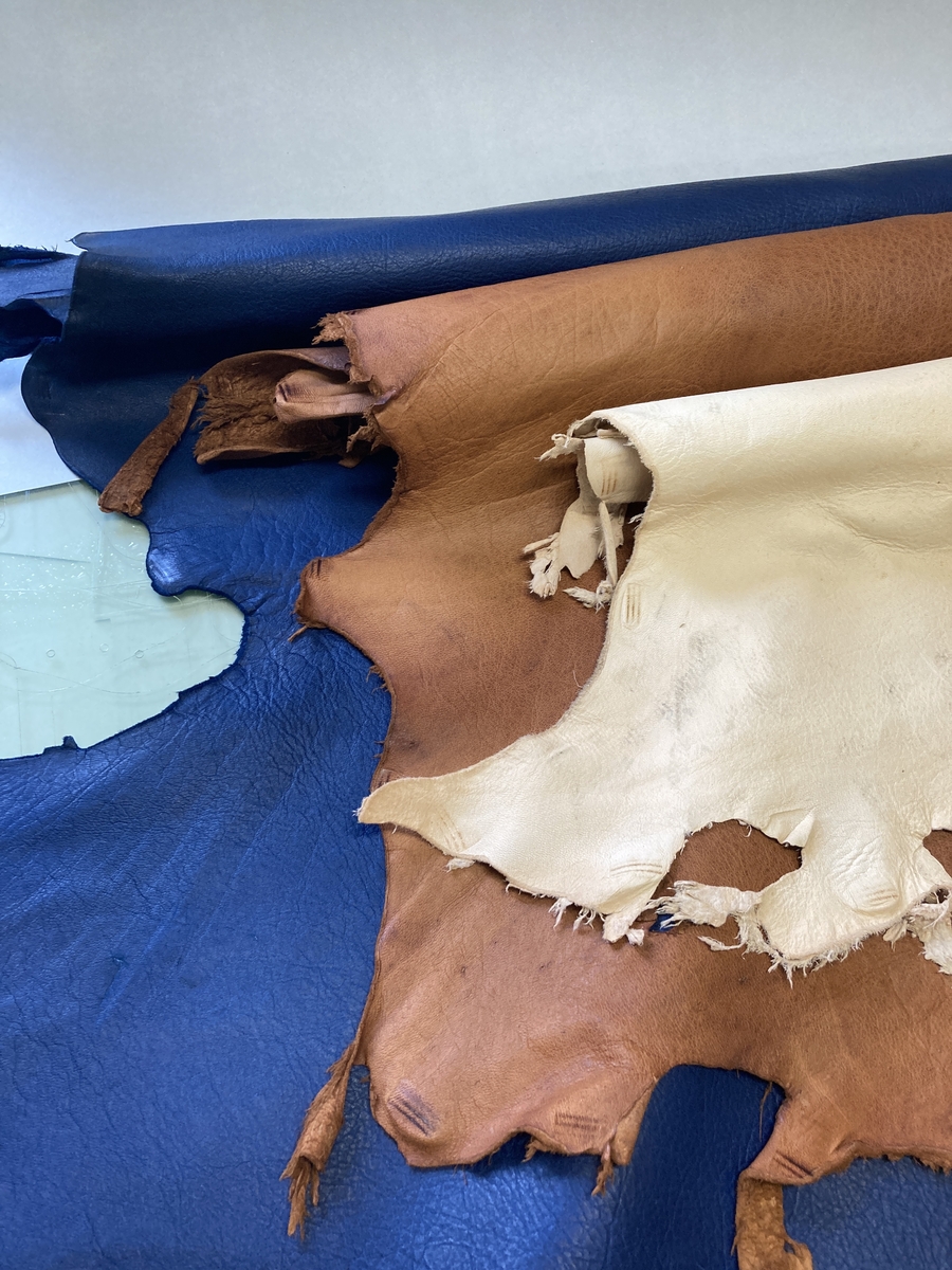 富士山麓で駆除される鹿の皮に命を吹き込む──P's Leather Craftが