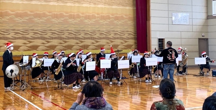 令和5年(2023年)に新宮市内の小学校で実施した演奏会の様子