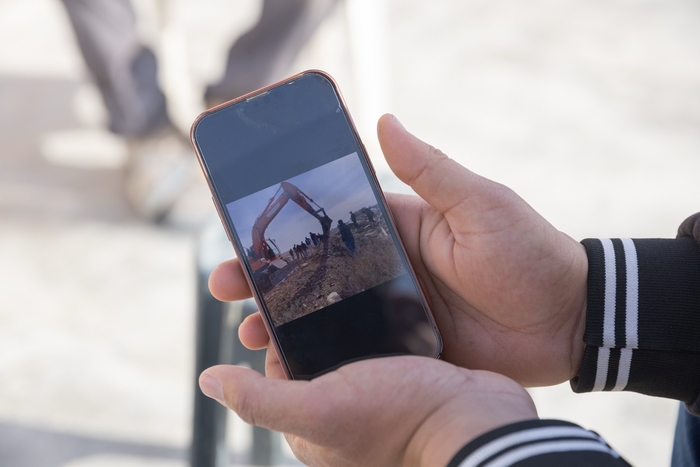 イスラエルの重機により家屋が破壊される様子を記録したスマホ動画