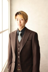 「男の成人式は、ただの儀礼」なのか？ 世間の冷めたデータを覆し、 自腹でオーダースーツを仕立てたある若者の事例を公開