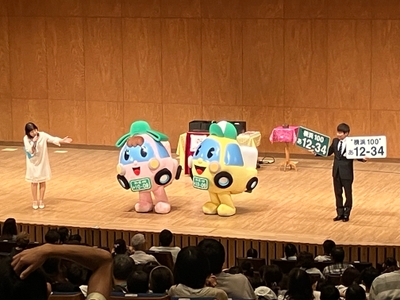 第39回交通安全こどもショーの様子(トラッくん・みどりちゃんステージ)