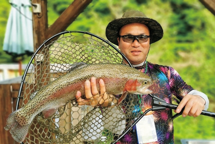 40cm以上の大物も釣れるというルアー専用の釣り場で半日釣り体験(フィッシングキャンプエリア瑞浪)