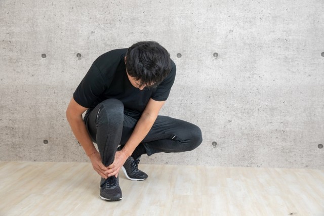 「歩けるから大丈夫」は危険！
整形外科専門医が教える、捻挫の正しい初期対応