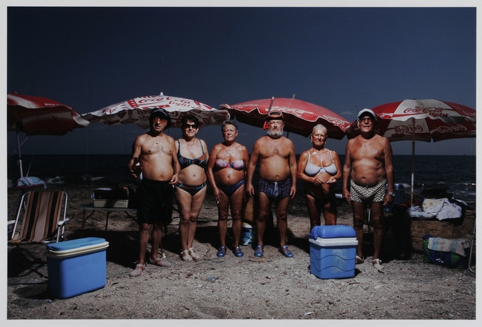 ルシア・エレロ(スペイン、1976) 《ナバロ夫妻、トレド夫妻、マルティネス夫妻(「族」シリーズ)》2009年 (C)Lucia Herrero