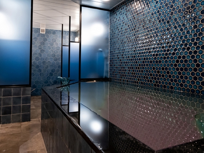 岩下の新生姜が香るピンクの水風呂