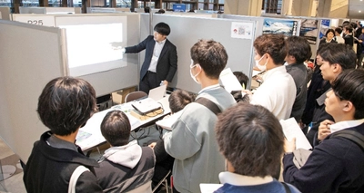 学生の進路選択を支援する「学生のための企業技術発表会」開催　機械分野企業の技術者が独自技術を直接学生にアピール