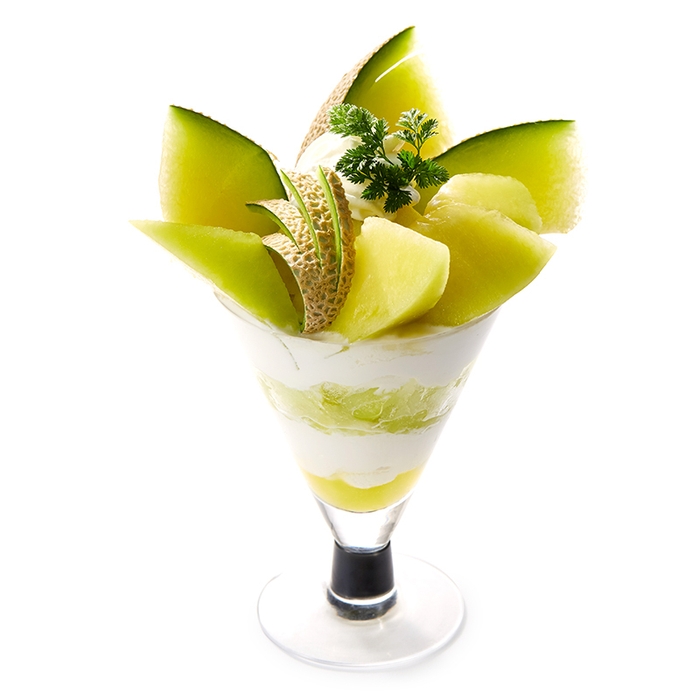 タカノフルーツパーラー マスクメロンパフェ　2,000円(＋税)