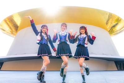 アンバサダー・NMB48(会場となるシャインハットの前で)