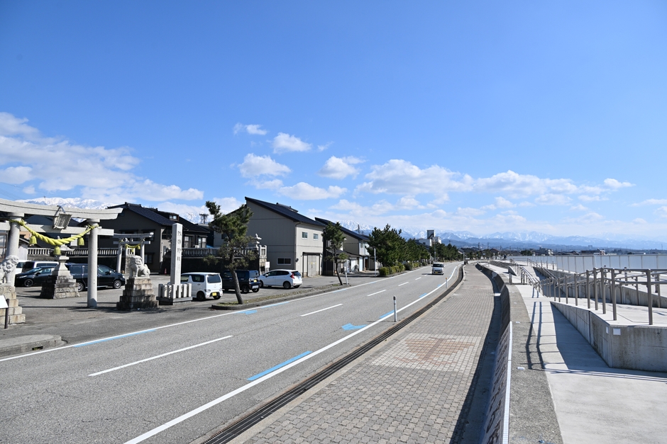 蜃気楼ロード沿線には神社や史跡も